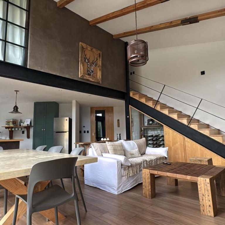 Mágico lugar a orillas del Nahuel Huapi con costa de lago - Casa de 3 dormitorios - 39