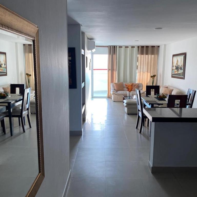 Apartamento Extraordinarias vistas al mar y El Laguito - One-Bedroom Apartment - 4