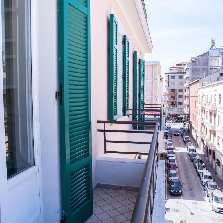 Elegante appartamento vista mare con 4 camere, balconi e ascensore Centro Pescara - Apartment - 4