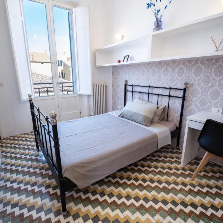 Elegante appartamento vista mare con 4 camere, balconi e ascensore Centro Pescara - Apartment - 27
