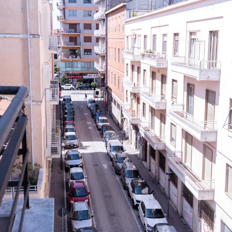 Elegante appartamento vista mare con 4 camere, balconi e ascensore Centro Pescara - Apartment - 47