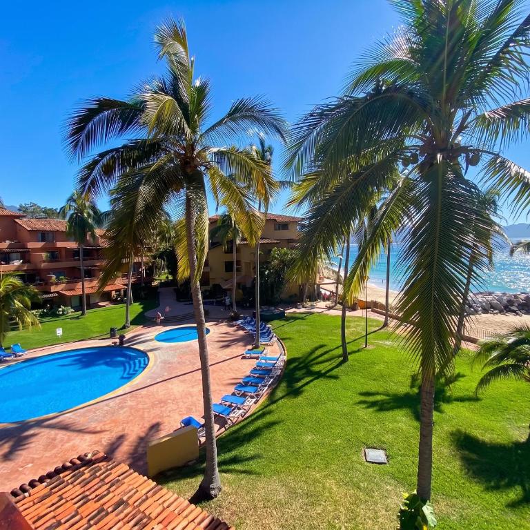 Beachfront Paradise, 5-bdr, 3-bath, Resort Access - Deluxe Triple Room with Sea View - 12