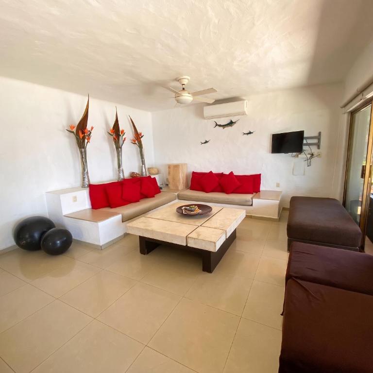 Beachfront Paradise, 5-bdr, 3-bath, Resort Access - Deluxe Triple Room with Sea View - 17
