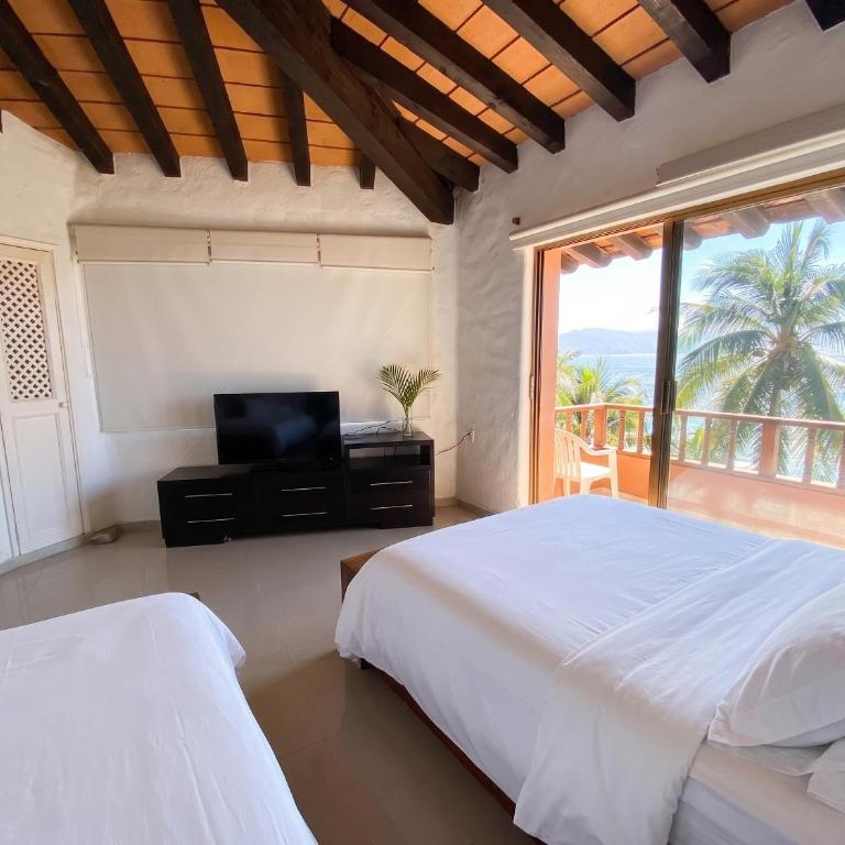 Beachfront Paradise, 5-bdr, 3-bath, Resort Access - Deluxe Triple Room with Sea View - 27