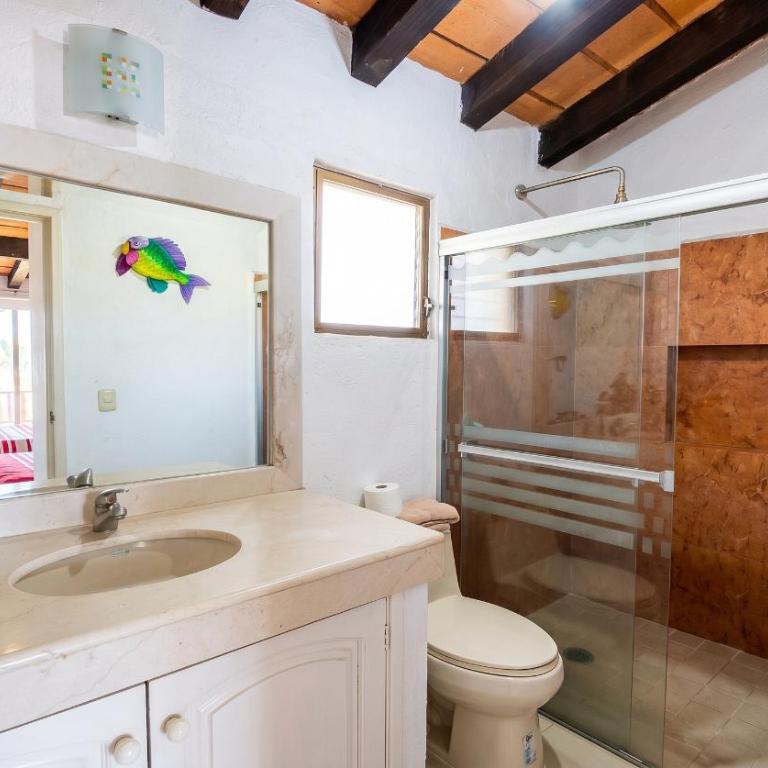 Beachfront Paradise, 5-bdr, 3-bath, Resort Access - Deluxe Triple Room with Sea View - 43