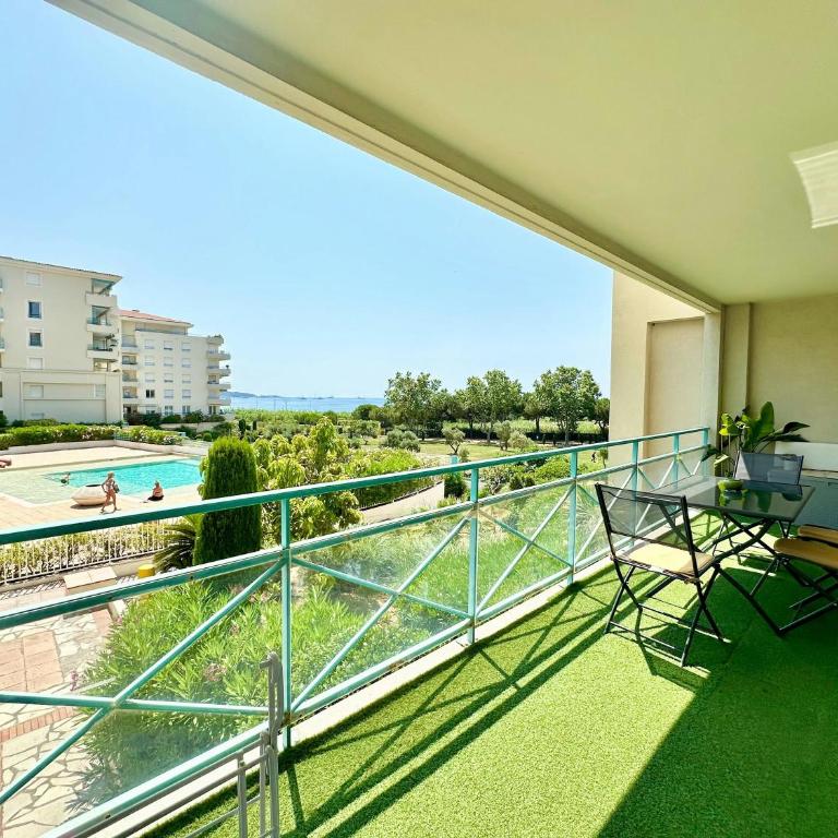 2Bed Seaview swimming pool beach on footparking - Apartment - 3