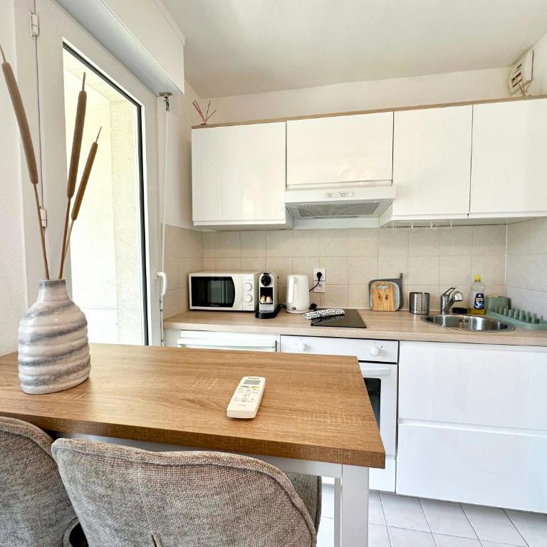 2Bed Seaview swimming pool beach on footparking - Apartment - 9