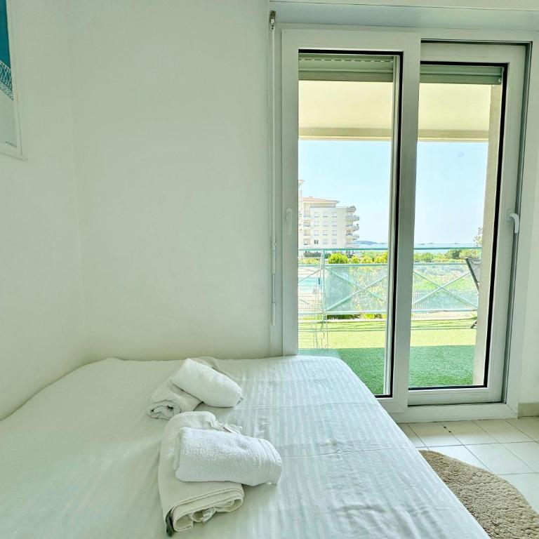 2Bed Seaview swimming pool beach on footparking - Apartment - 16