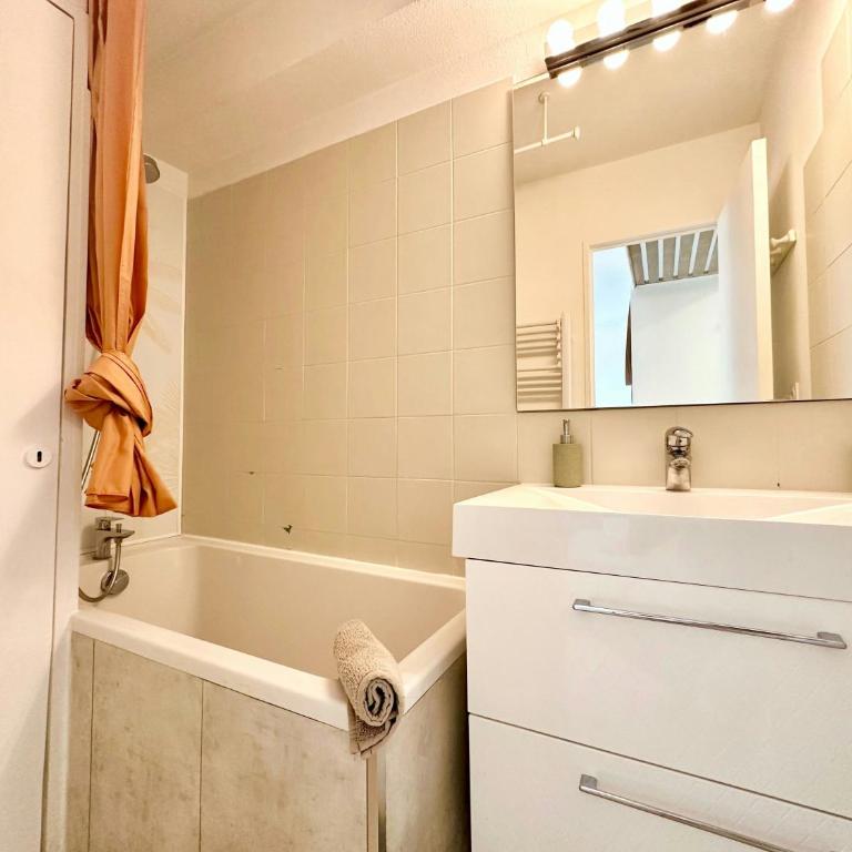 2Bed Seaview swimming pool beach on footparking - Apartment - 20