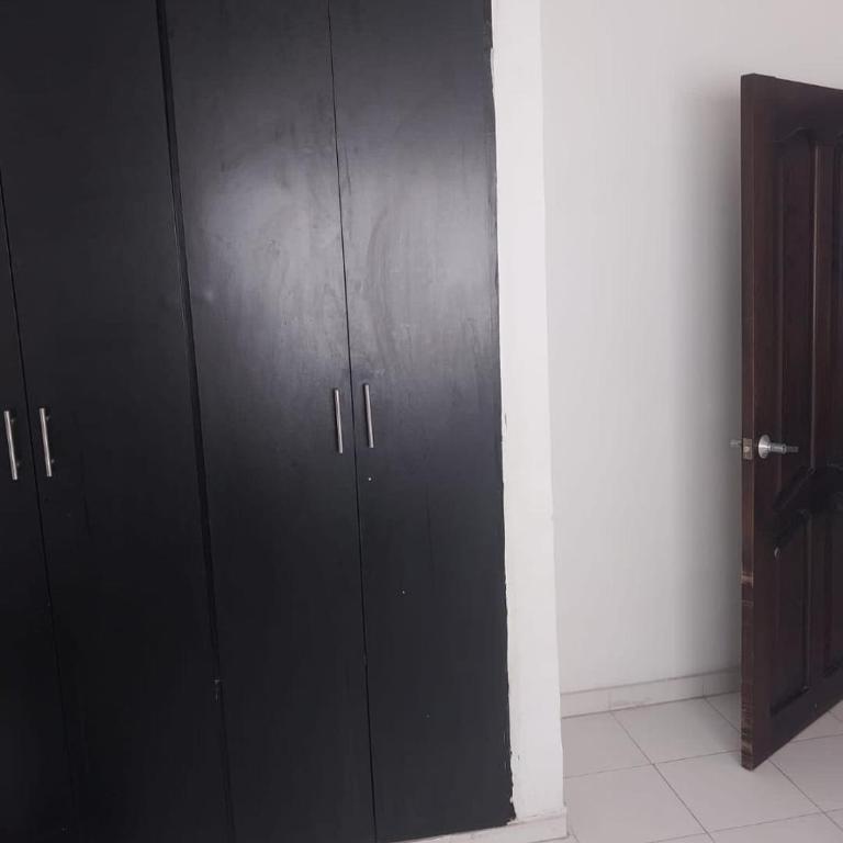 Hermoso Apartamento completamente amoblado - Three-Bedroom Apartment - 2