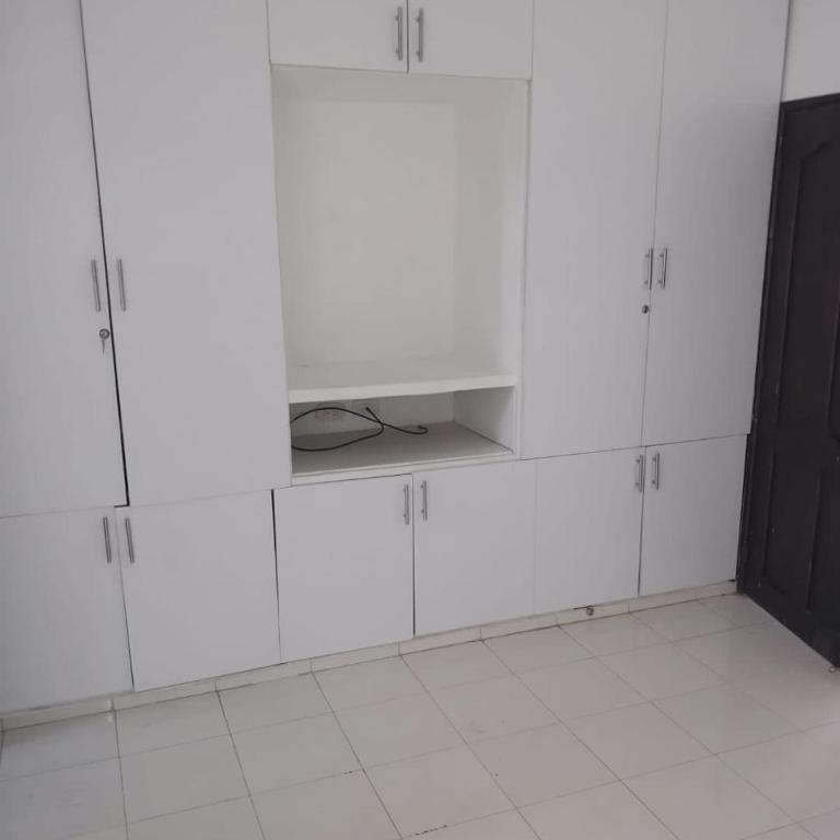 Hermoso Apartamento completamente amoblado - Three-Bedroom Apartment - 12