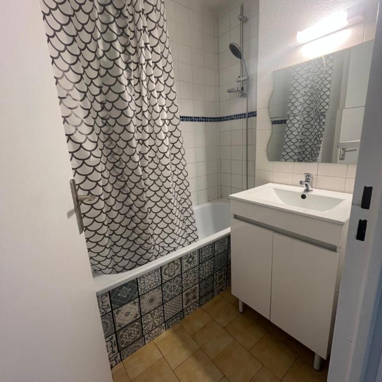 Charmant T3 Clim, calme,3 min de la plage - Apartamento de 1 dormitorio - 9