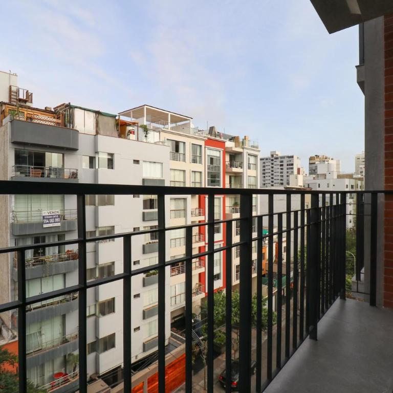 Premium 3BR with Balcony in Miraflores - Apartment - 13