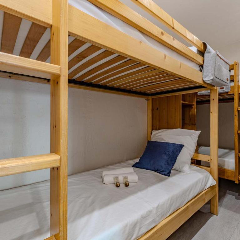 Spacious Ski-In Out apartment with Mountain Views - Apartment - 8