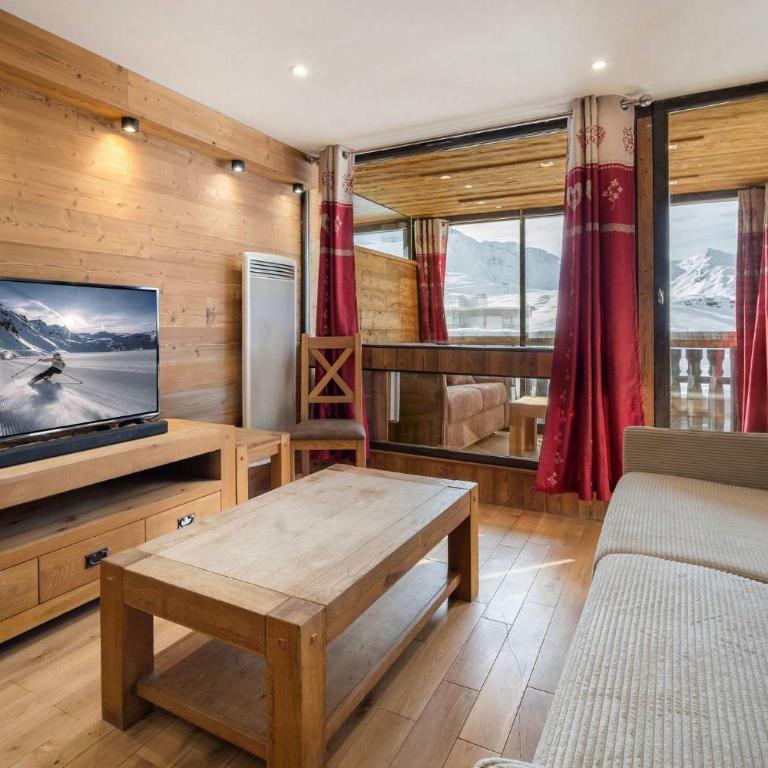 Cozy Renovated with Panoramic Mountain View - Apartment - 1