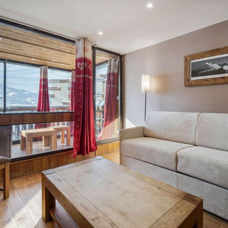 Cozy Renovated with Panoramic Mountain View - Apartment - 2