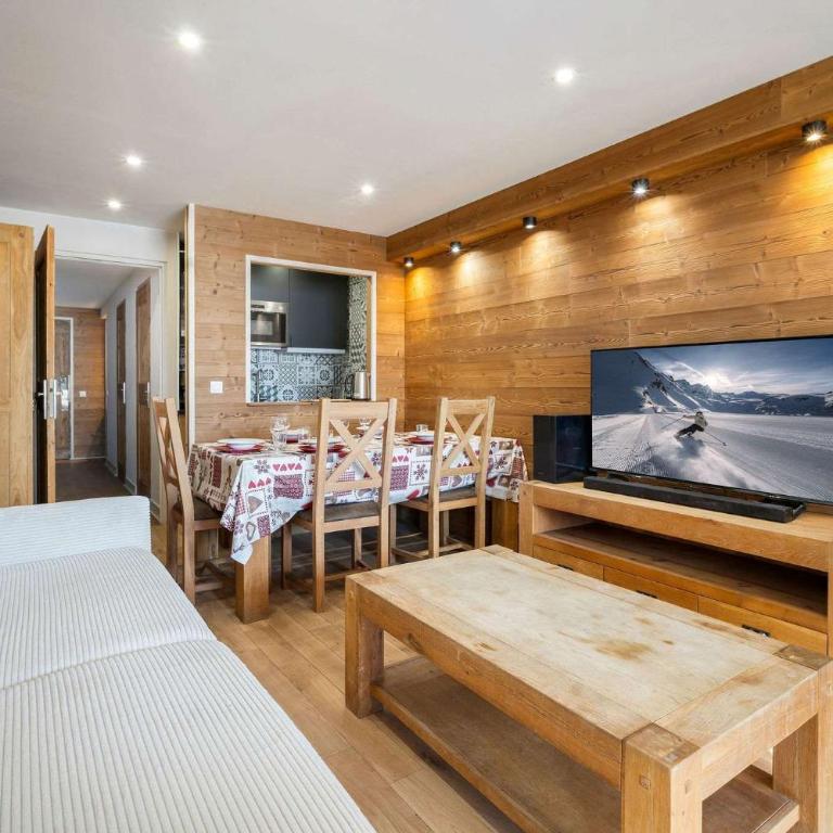 Cozy Renovated with Panoramic Mountain View - Apartment - 9