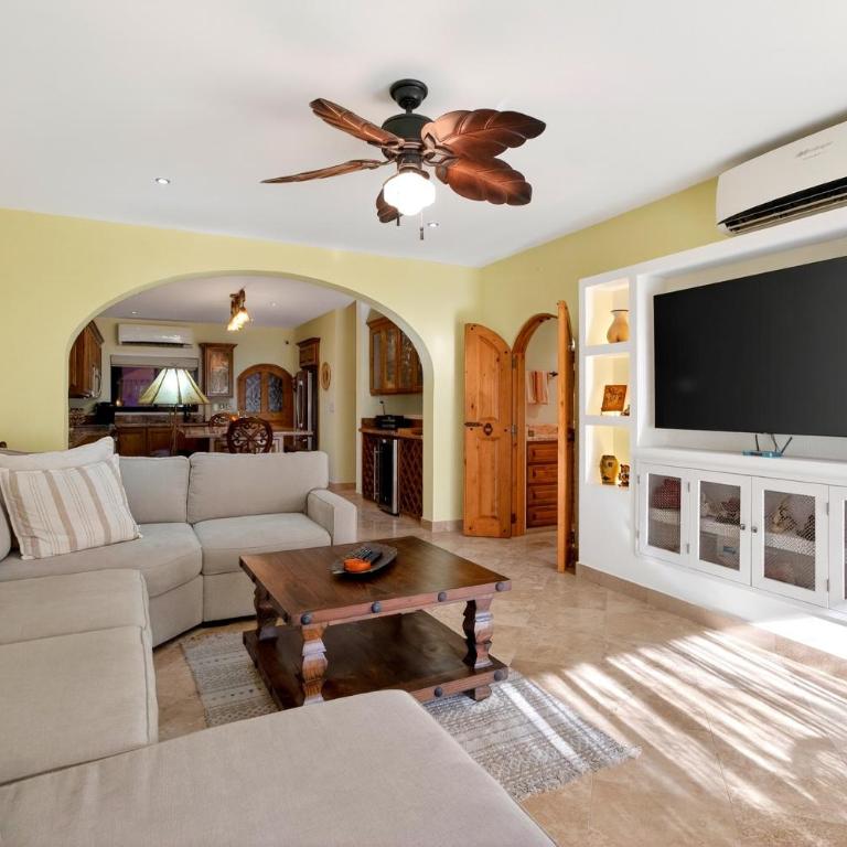 Marina Sol Luxury 2BR Condo Walk to Beach & Marina - Apartamento de 2 dormitorios con terraza - 4
