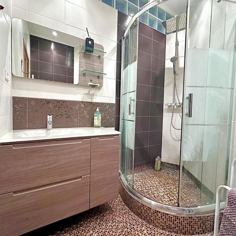 3 pièces 100m2 balcon centre juan 2 pas des plages - Appartement - 19