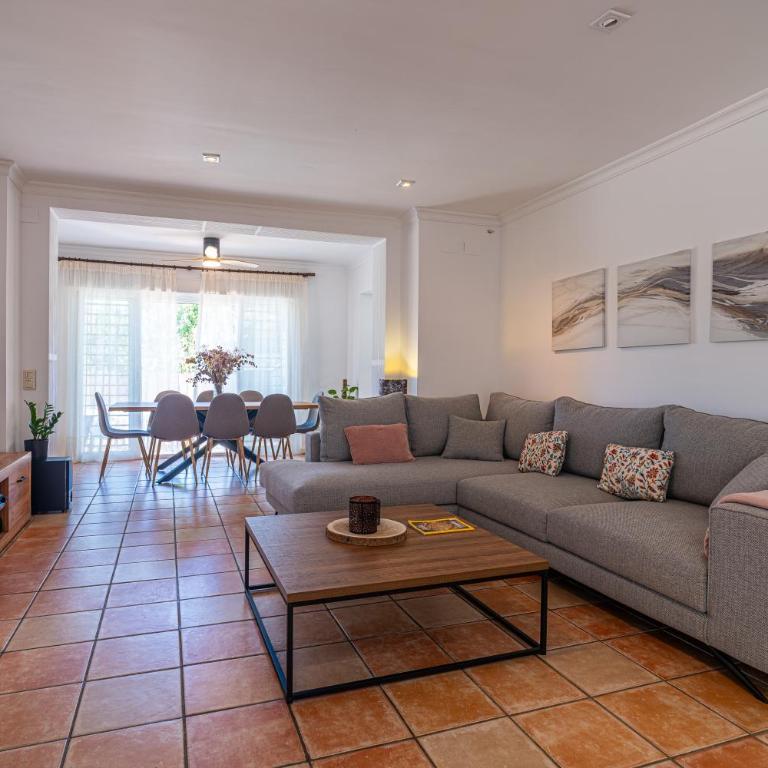 Casa familiar junto al lago con zona de juegos, cine y BBQ - Casa de 4 dormitorios - 6