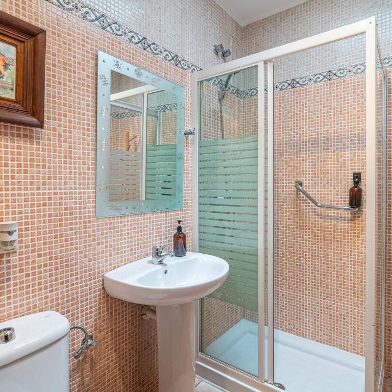 Casa familiar junto al lago con zona de juegos, cine y BBQ - Casa de 4 dormitorios - 25