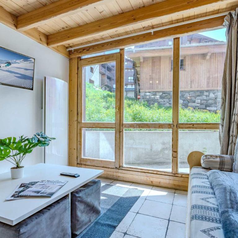 Mountain Hideaway near the Slope - Apartment - 1