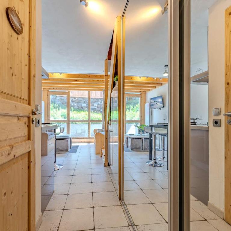 Mountain Hideaway near the Slope - Apartment - 14
