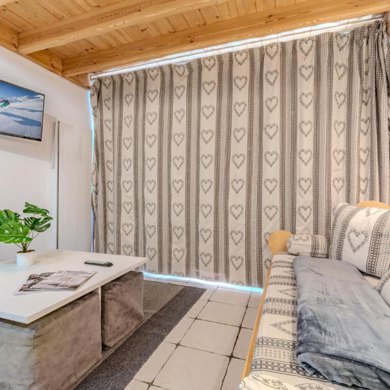 Mountain Hideaway near the Slope - Apartment - 17