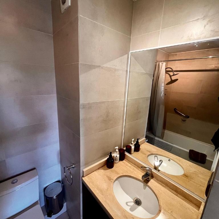 Cozy, centrico, 2D, 2B, 2C con estacionamiento - Apartamento de 2 dormitorios - 58