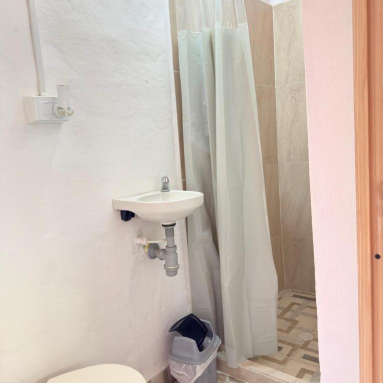 Casa Nohelia - Habitación Familiar con baño privado - 4