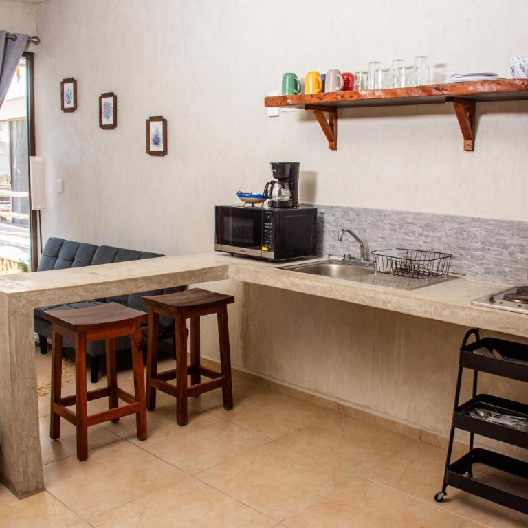 La Familia Casa and Suites - Two-Bedroom Suite - 4