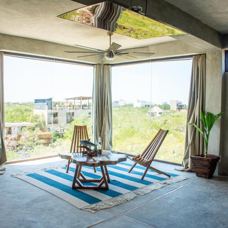 La Familia Casa and Suites - Deluxe Suite with Sea View - 2