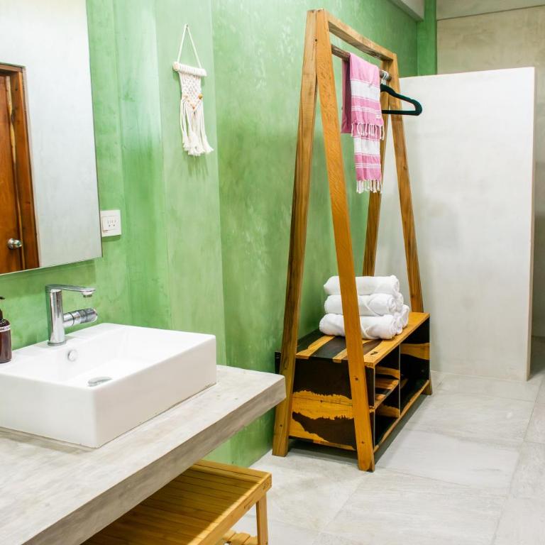 La Familia Casa and Suites - Four-Bedroom Deluxe Apartment - 10