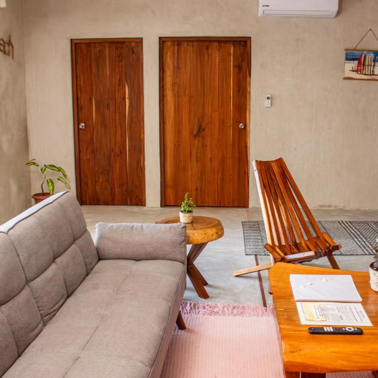 La Familia Casa and Suites - Four-Bedroom Deluxe Apartment - 22