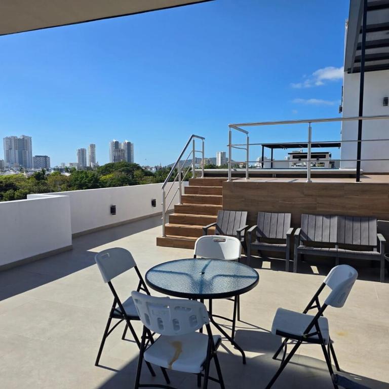 hermoso departamento totalmente equipado ,céntrico, aberca, elevador , estacionamiento privado - Two-Bedroom Apartment with Balcony - 15