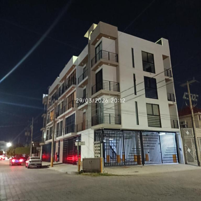 hermoso departamento totalmente equipado ,céntrico, aberca, elevador , estacionamiento privado - Two-Bedroom Apartment with Balcony - 16