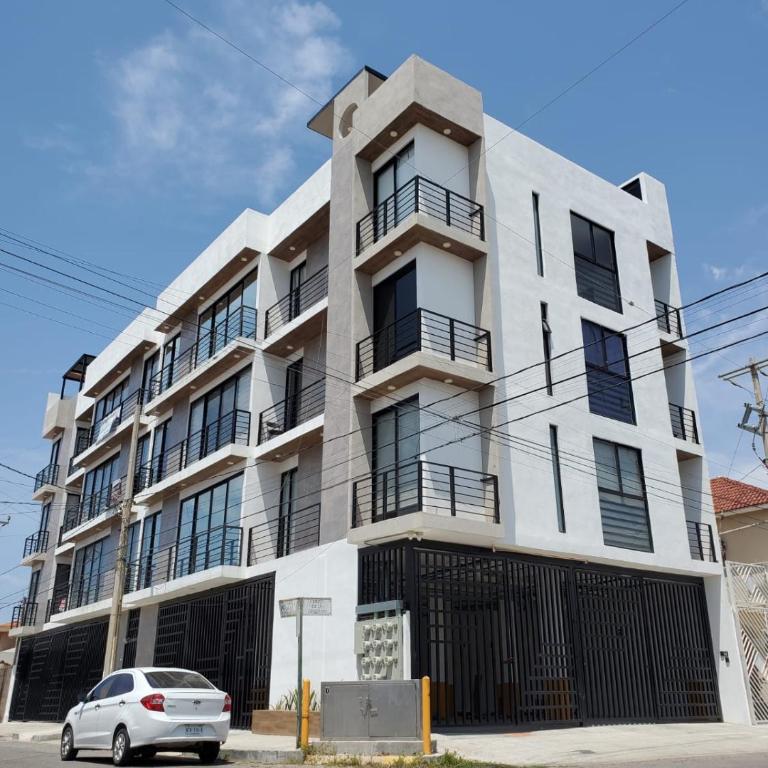 hermoso departamento totalmente equipado ,céntrico, aberca, elevador , estacionamiento privado - Two-Bedroom Apartment with Balcony - 23