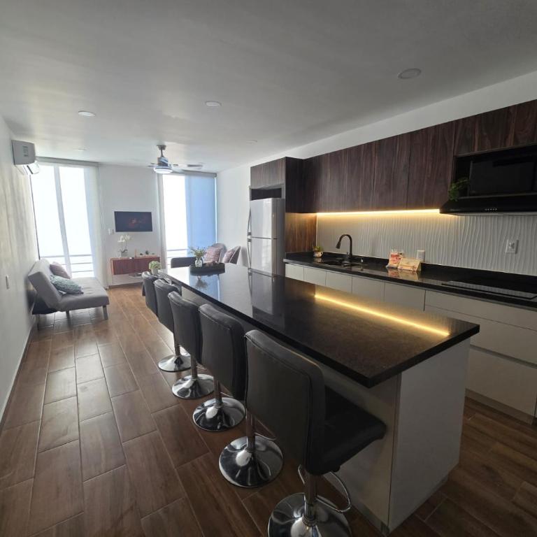 hermoso departamento totalmente equipado ,céntrico, aberca, elevador , estacionamiento privado - Two-Bedroom Apartment with Balcony - 1