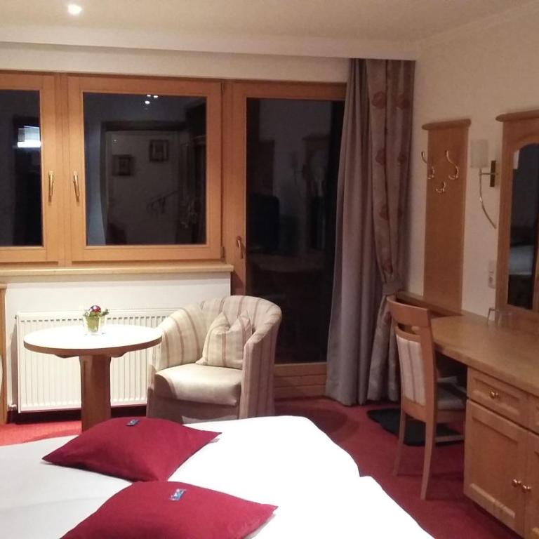 Hotel Garni Erler - Comfort Doppelzimmer mit Balkon - 15