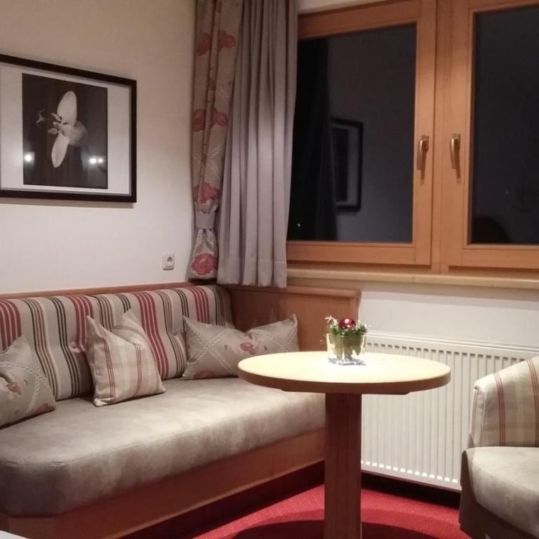 Hotel Garni Erler - Comfort Doppelzimmer mit Balkon - 13