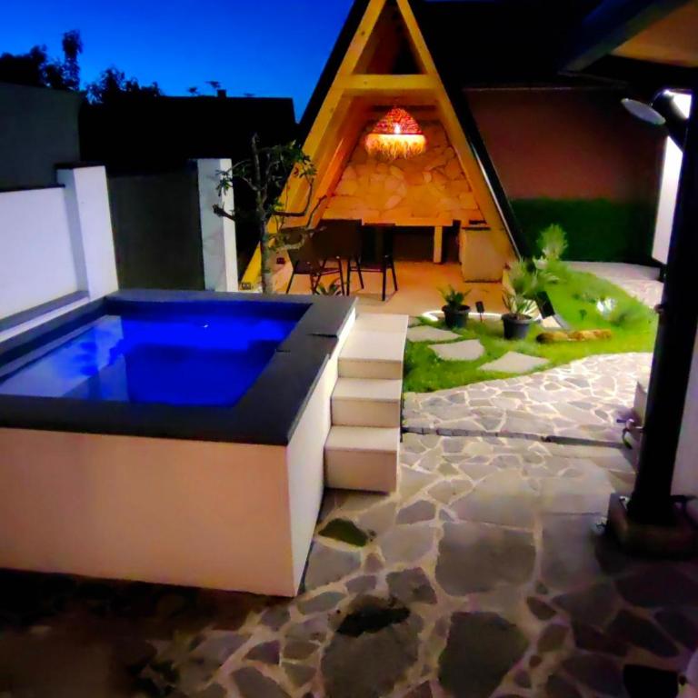 Garden Relax Bungalow "Deluxe Hotel Rooms, Pool, Parking" - Bungalov sa 1 Spavaćom Sobom - 1