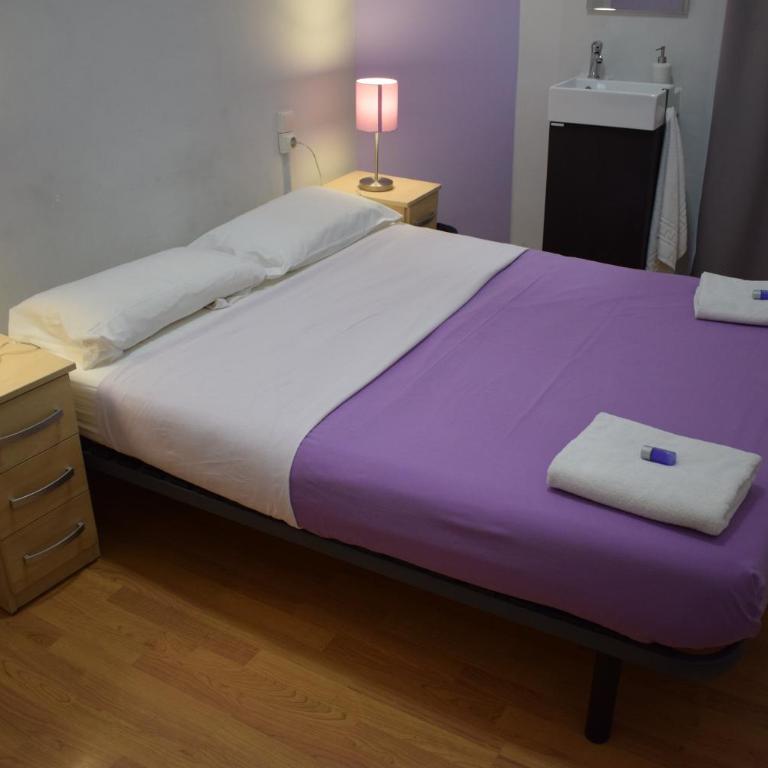 Hostal MiMi Las Ramblas - Double Room with Shared Facilities - 1