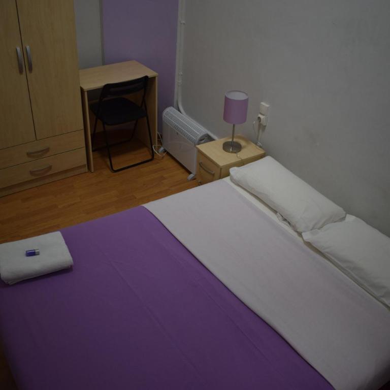Hostal MiMi Las Ramblas - Double Room with Shared Facilities - 6