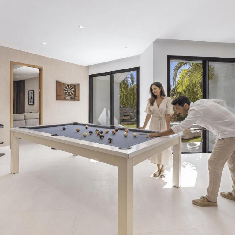 VACATION MARBELLA I Villa Glamour, Brand-New 4BR, Private Infinity Pool, Open Air Cinema, Sea View, Gated Security, Minutes to Golden Mile, - Villa Superior - 11