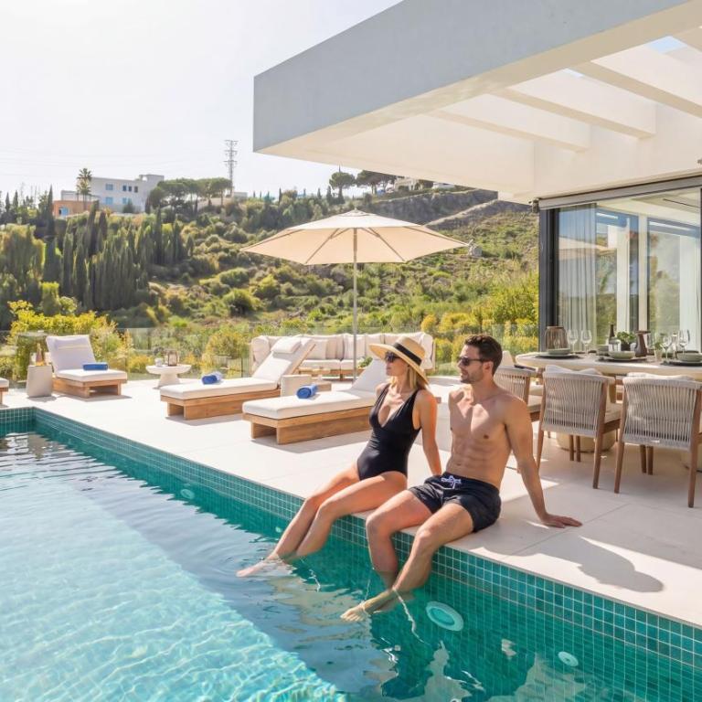 VACATION MARBELLA I Villa Glamour, Brand-New 4BR, Private Infinity Pool, Open Air Cinema, Sea View, Gated Security, Minutes to Golden Mile, - Villa Superior - 36