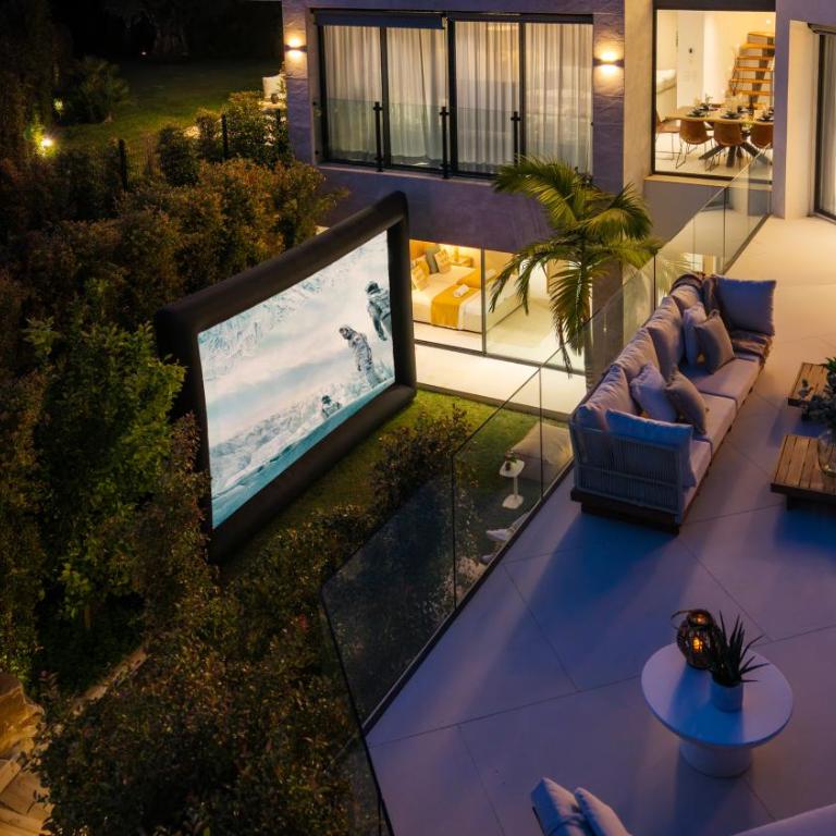 VACATION MARBELLA I Villa Glamour, Brand-New 4BR, Private Infinity Pool, Open Air Cinema, Sea View, Gated Security, Minutes to Golden Mile, - Villa Superior - 18
