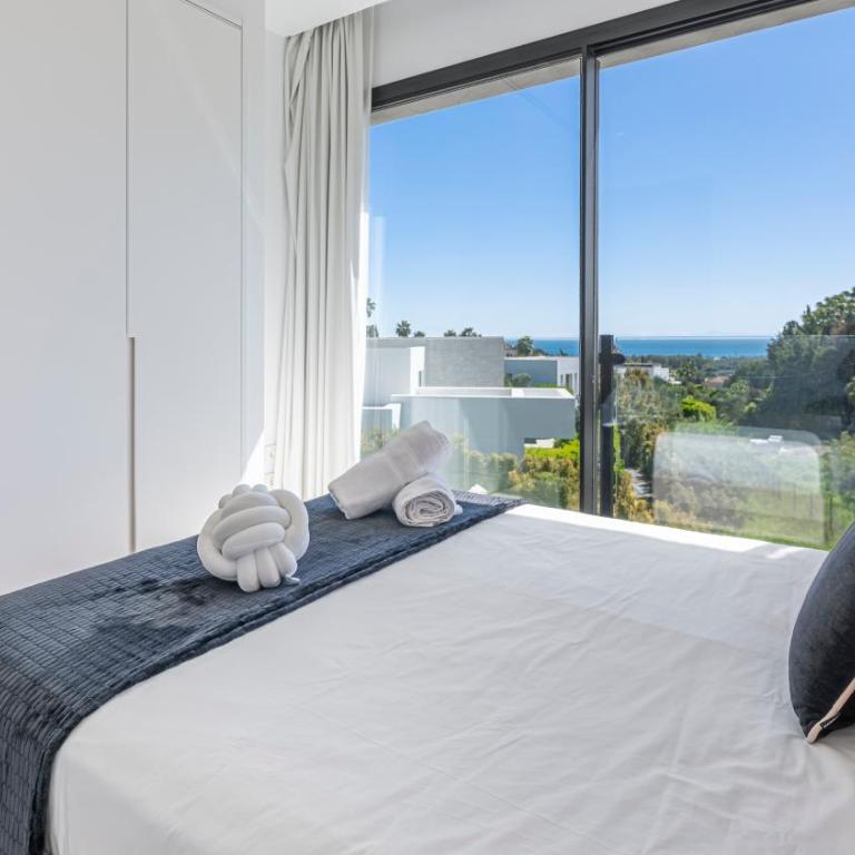 VACATION MARBELLA I Villa Glamour, Brand-New 4BR, Private Infinity Pool, Open Air Cinema, Sea View, Gated Security, Minutes to Golden Mile, - Villa Superior - 39