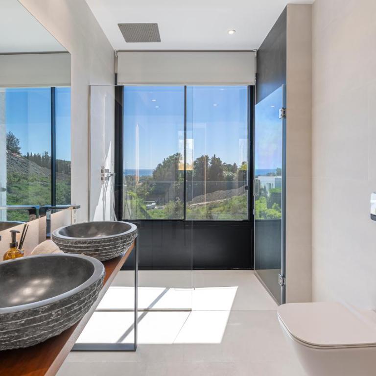 VACATION MARBELLA I Villa Glamour, Brand-New 4BR, Private Infinity Pool, Open Air Cinema, Sea View, Gated Security, Minutes to Golden Mile, - Villa Superior - 15