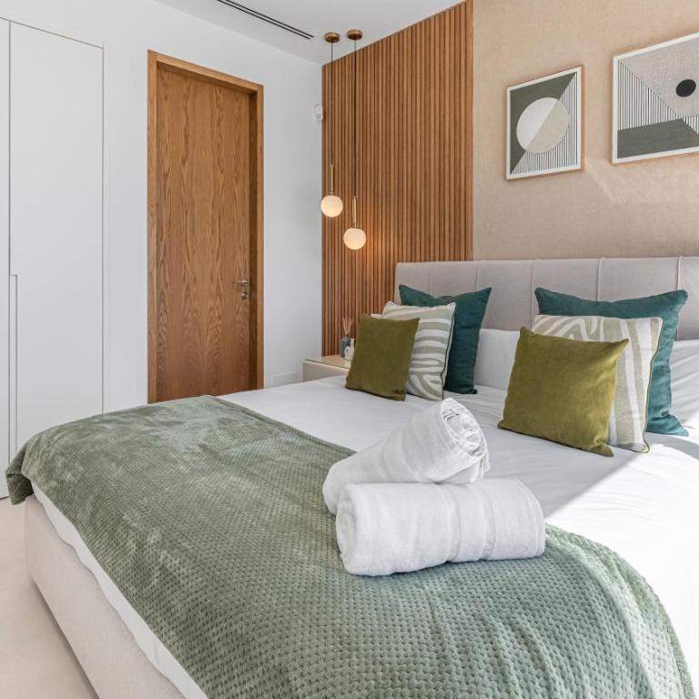 VACATION MARBELLA I Villa Glamour, Brand-New 4BR, Private Infinity Pool, Open Air Cinema, Sea View, Gated Security, Minutes to Golden Mile, - Villa Superior - 45