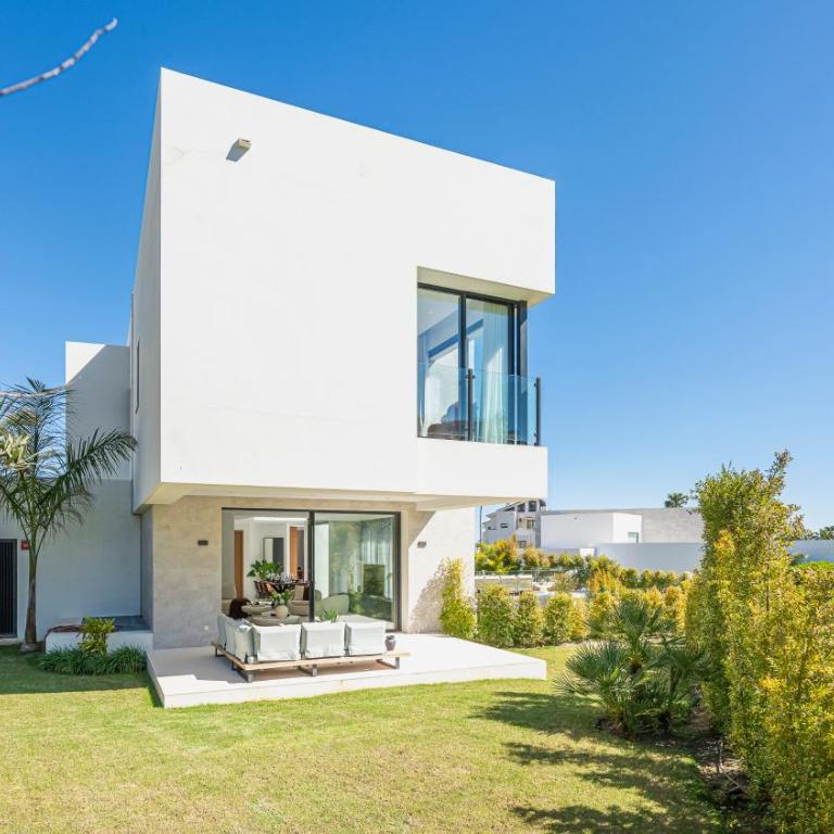 VACATION MARBELLA I Villa Glamour, Brand-New 4BR, Private Infinity Pool, Open Air Cinema, Sea View, Gated Security, Minutes to Golden Mile, - Villa Superior - 29
